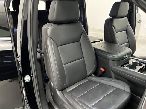 Used 2025 Chevrolet Suburban LT RWD image 35