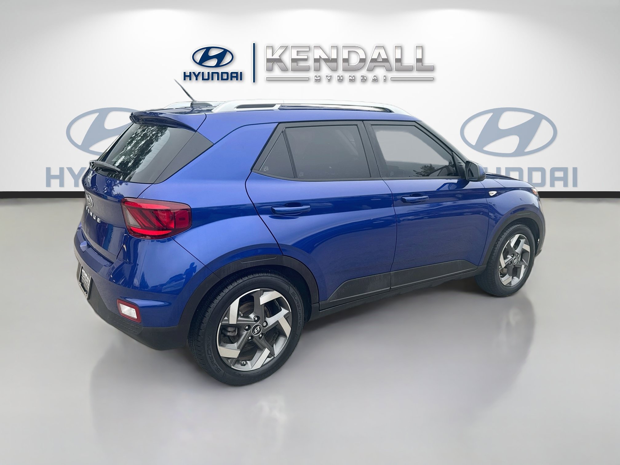 Used 2023 Hyundai Venue SEL FWD image 6