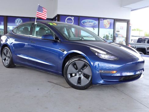 Used 2023 Tesla Model 3 Standard Range RWD image 3