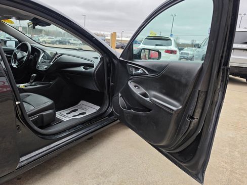 Used 2020 Chevrolet Malibu LT w/ Leather Package image 16