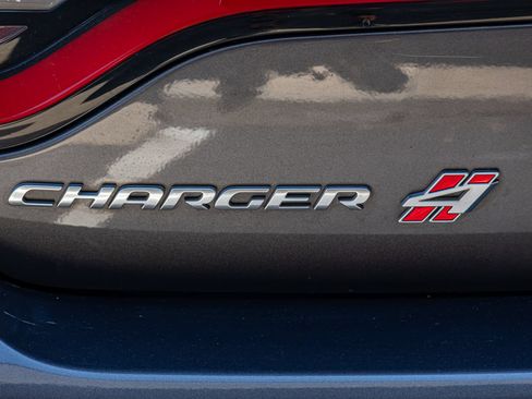 Used 2019 Dodge Charger SXT AWD/4WD image 5