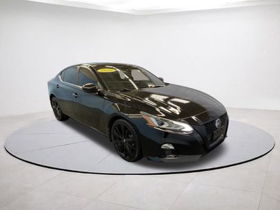 Used 2022 Nissan Altima 2.5 SR w/ Midnight Edition Package