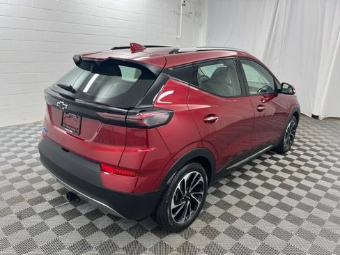 Used 2023 Chevrolet Bolt EUV Premier w/ Sun & Sound Package FWD image 5