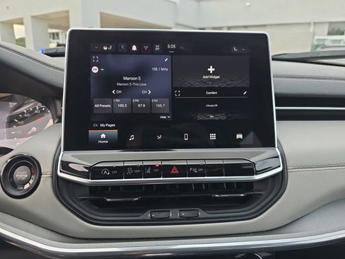 Used 2024 Jeep Compass Limited image 24