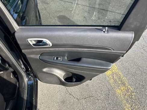 Used 2021 Jeep Grand Cherokee Laredo X image 38