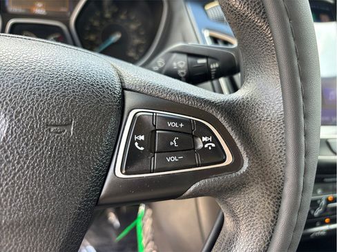 Used 2015 Ford Focus SE FWD image 22