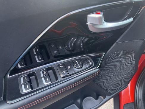 Used 2020 Kia Niro Touring image 18