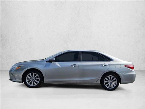 Used 2017 Toyota Camry XLE w/ Moonroof Package FWD image 9