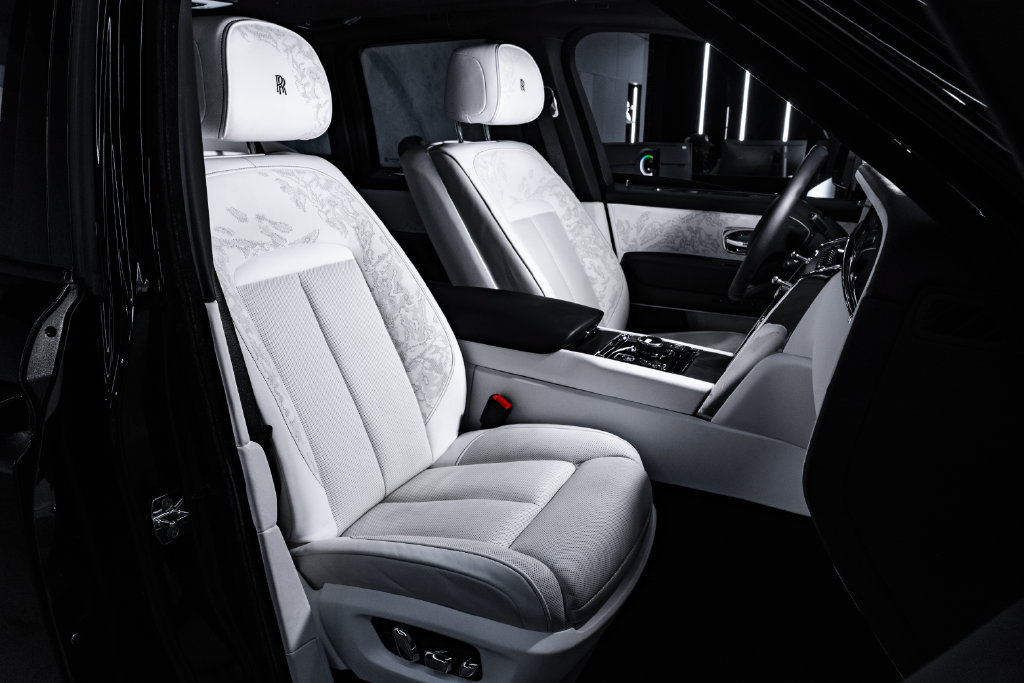 Used 2025 Rolls-Royce Cullinan AWD/4WD image 16