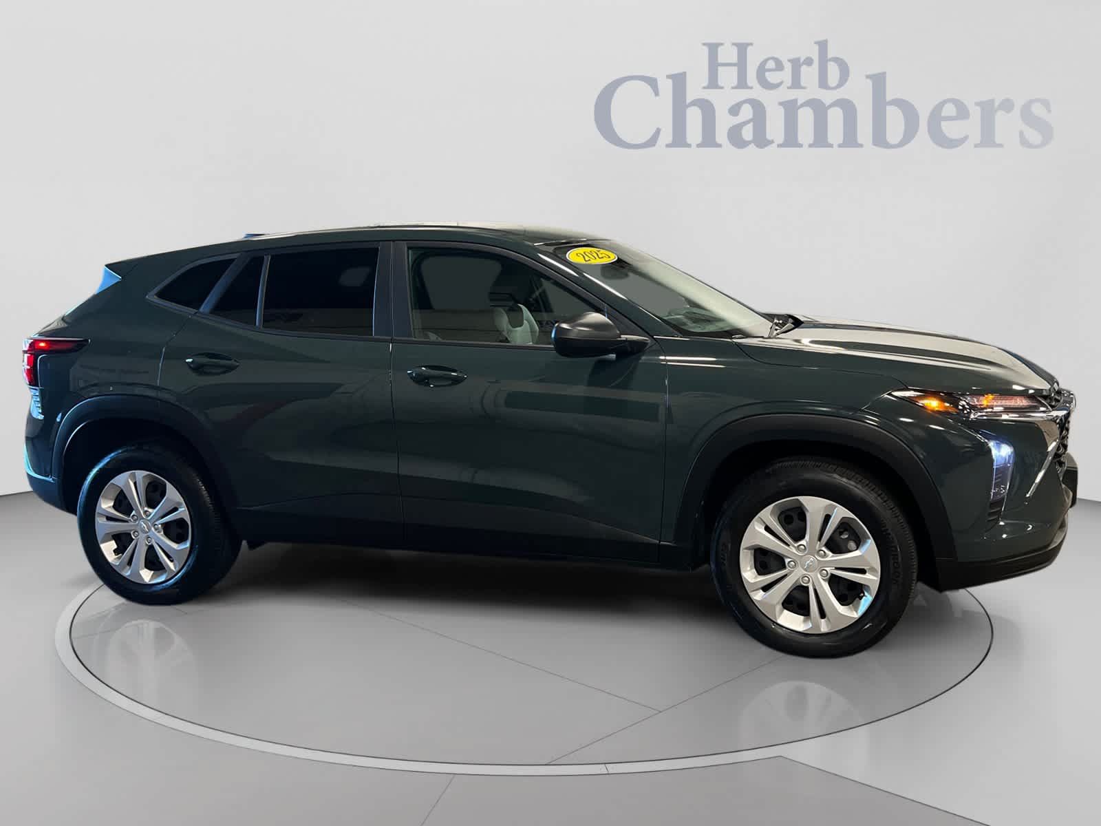 Used 2025 Chevrolet Trax LS FWD image 5