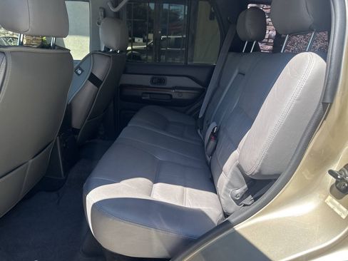 Used 1999 Nissan Pathfinder LE AWD/4WD image 11