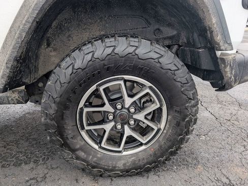 Used 2025 Jeep Wrangler Rubicon w/ Convenience Group image 23