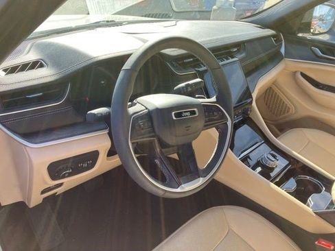 Certified 2023 Jeep Grand Cherokee Limited w/ Luxury Tech Group II image 11