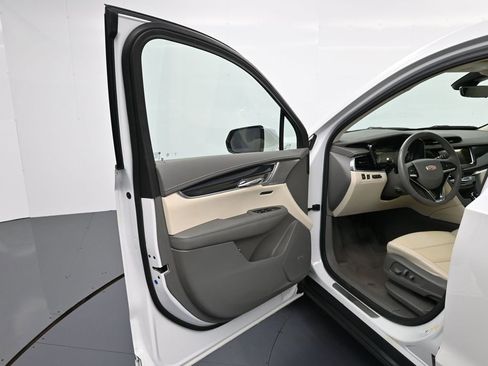 Used 2023 Cadillac XT6 Premium Luxury w/ Technology Package image 15