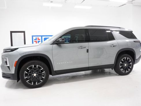 New 2026 Chevrolet Traverse LT w/ Sun and Wheel Package FWD image 11