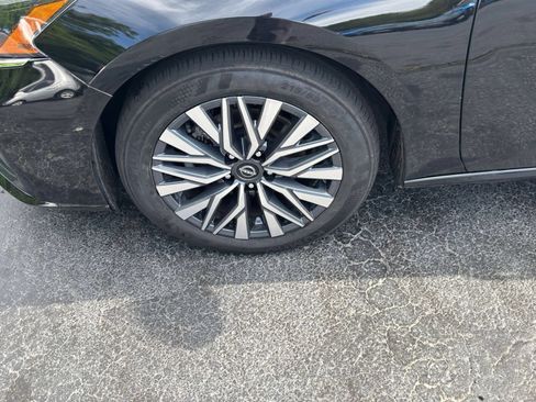 Used 2025 Nissan Altima 2.5 SV FWD image 25