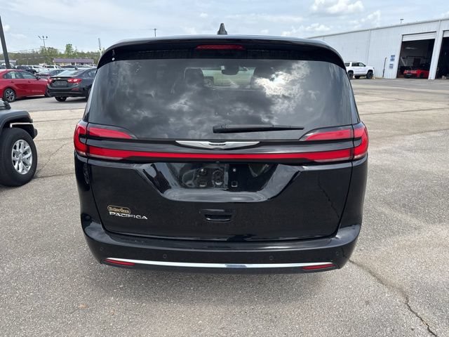 Used 2024 Chrysler Pacifica Touring-L FWD image 10