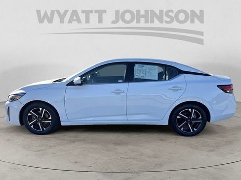 Used 2024 Nissan Sentra SV FWD image 2