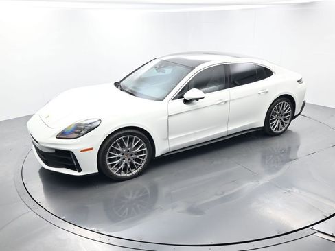Certified 2025 Porsche Panamera image 32