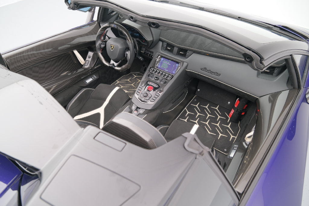 Used 2021 Lamborghini Aventador SVJ AWD/4WD image 34
