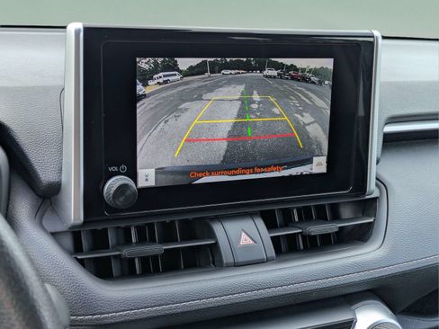 Used 2024 Toyota RAV4 XLE FWD image 17