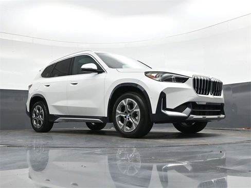 Used 2025 BMW X1 xDrive28i w/ Technology Package image 25