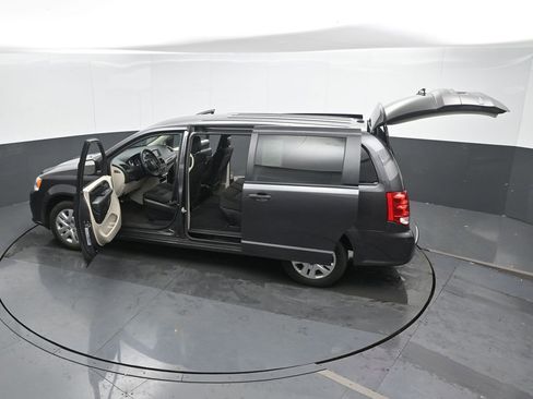 Used 2020 Dodge Grand Caravan SE w/ UConnect Hands-Free Group image 56