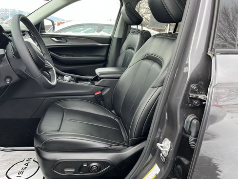 Used 2023 Jeep Grand Cherokee 4WD 4xe w/ Luxury Tech Group II image 15