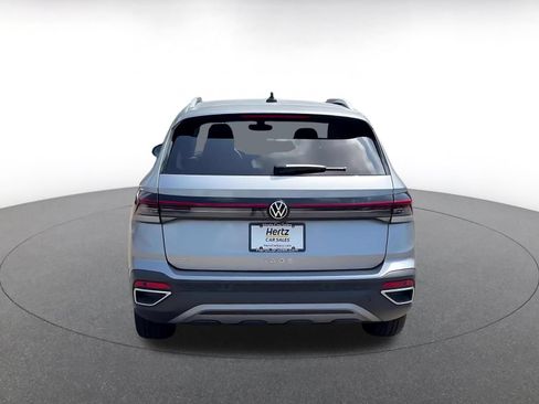 Used 2025 Volkswagen Taos SE FWD image 11