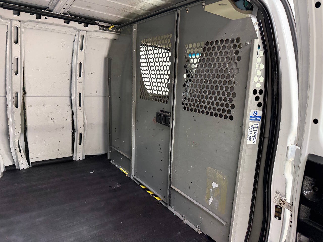 Used 2017 Chevrolet Express 2500 Extended RWD image 33