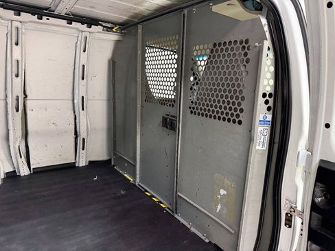 Used 2017 Chevrolet Express 2500 Extended RWD image 33
