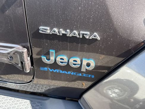 Used 2023 Jeep Wrangler Unlimited Sahara AWD/4WD image 5