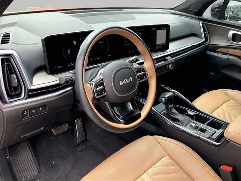 Certified 2025 Kia Sorento SX Prestige w/ Olive Brown Leather Package AWD/4WD image 18
