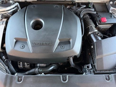 Used 2020 Volvo XC60 T6 Momentum image 4