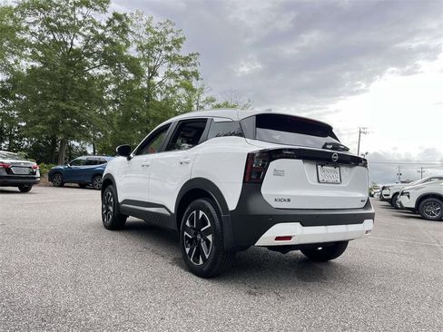 New 2025 Nissan Kicks SV w/ SV Premium Package image 4