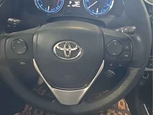 Used 2018 Toyota Corolla LE w/ Protection Package FWD image 10