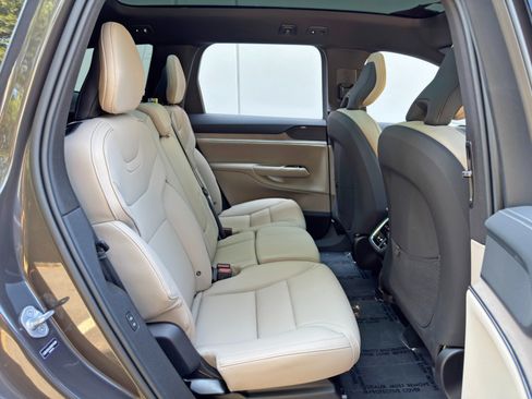 Used 2025 Volvo EX90 Ultra AWD/4WD image 40
