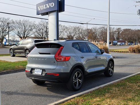 New 2026 Volvo XC40 B5 Core w/ Climate Package image 3