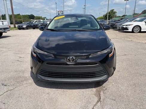 Used 2025 Toyota Corolla LE FWD image 2