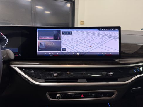 Used 2024 BMW X7 xDrive40i w/ M Sport Package AWD/4WD image 21