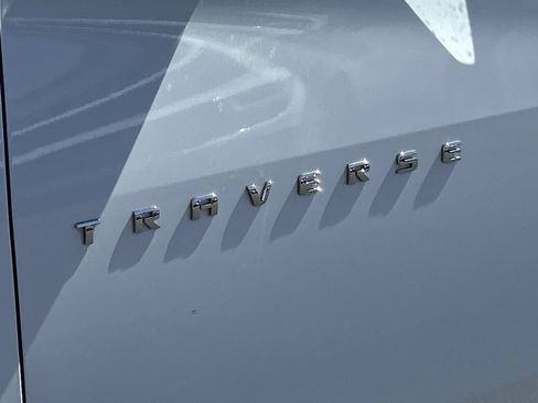 Used 2023 Chevrolet Traverse LT w/ LT Premium Package FWD image 32