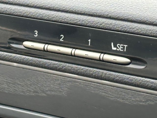 Used 2022 Lexus LX 600 4WD w/ Luxury Package image 41