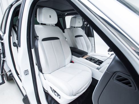 Used 2019 Rolls-Royce Cullinan AWD/4WD image 30