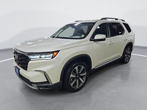 Certified 2024 Honda Pilot Touring image 1
