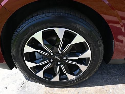 Used 2022 Kia Carnival EX FWD image 10