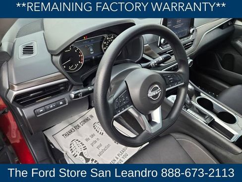 Used 2024 Nissan Altima 2.5 SV image 3