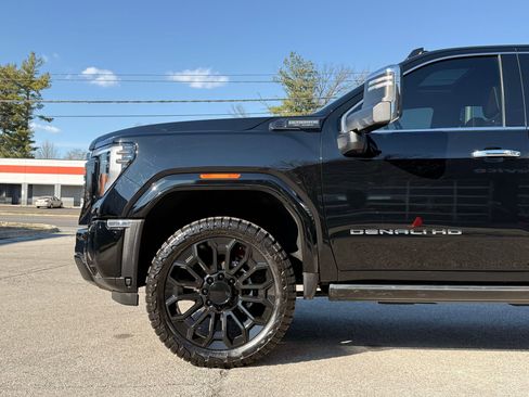 Used 2025 GMC Sierra 2500 Denali Ultimate image 17
