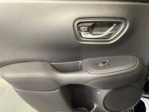 Used 2025 Honda HR-V LX image 31