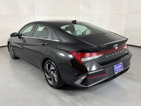 Used 2024 Hyundai Elantra Limited FWD image 6