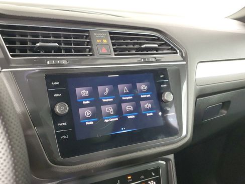 Used 2022 Volkswagen Tiguan SE R-Line image 35